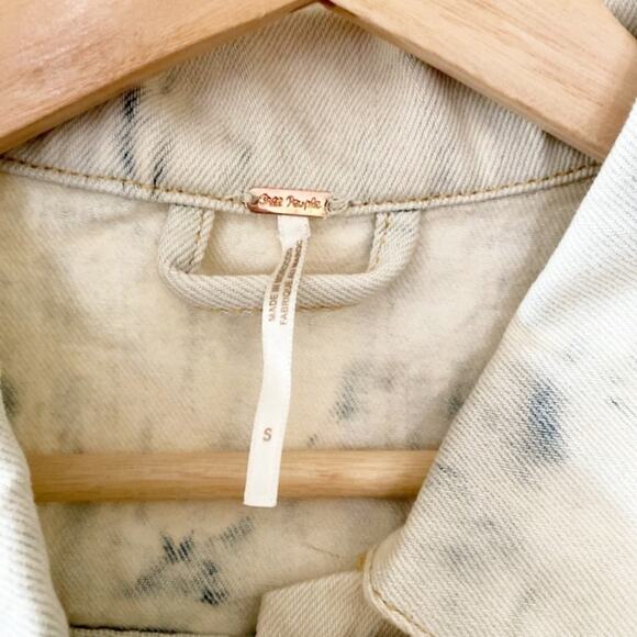 NWT Free People Jones Tie Dye Blue Long Sleeve Rumors Denim Jacket Size S - Picture 6 of 9